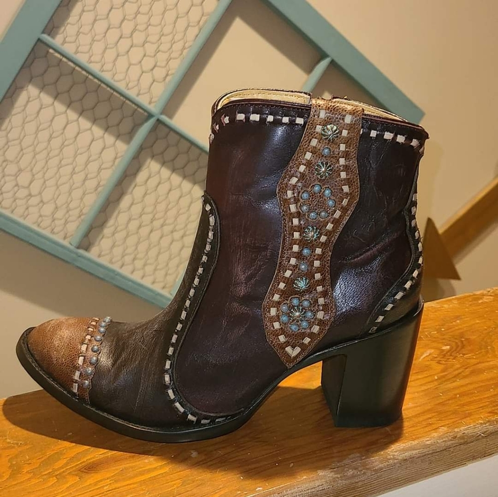 Old Gringo Short Boots With Box